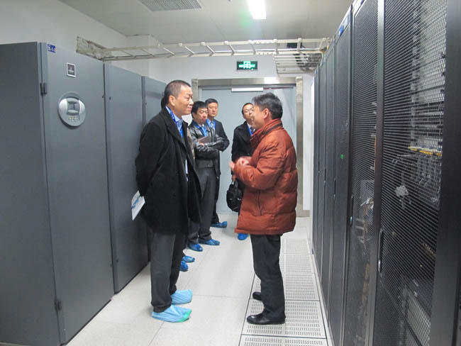 IBM大中華北方區總裁何國偉一行參觀金石機房互聯網數據中心